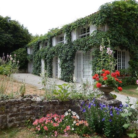 Le Petit Massigny Bed & Breakfast Les Velluire-sur-Vendee Exterior foto